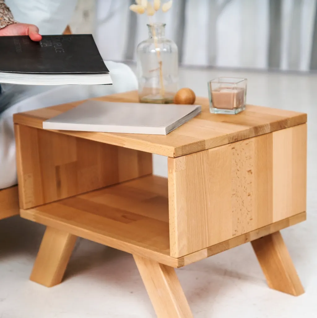 Noćni ormarić Allegro – laneno ulje — lifestyle prikaz