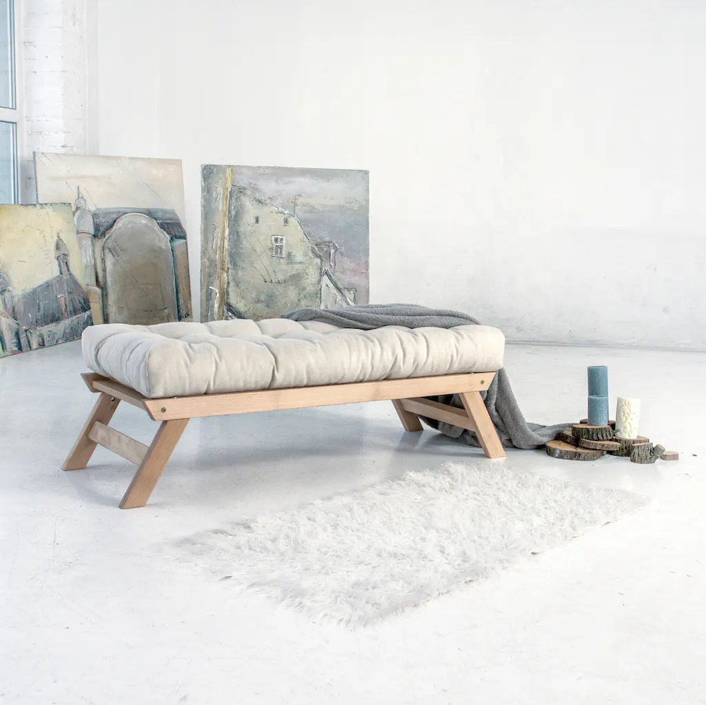 Klupa Allegro – laneno ulje, krem tkanina — lifestyle prikaz