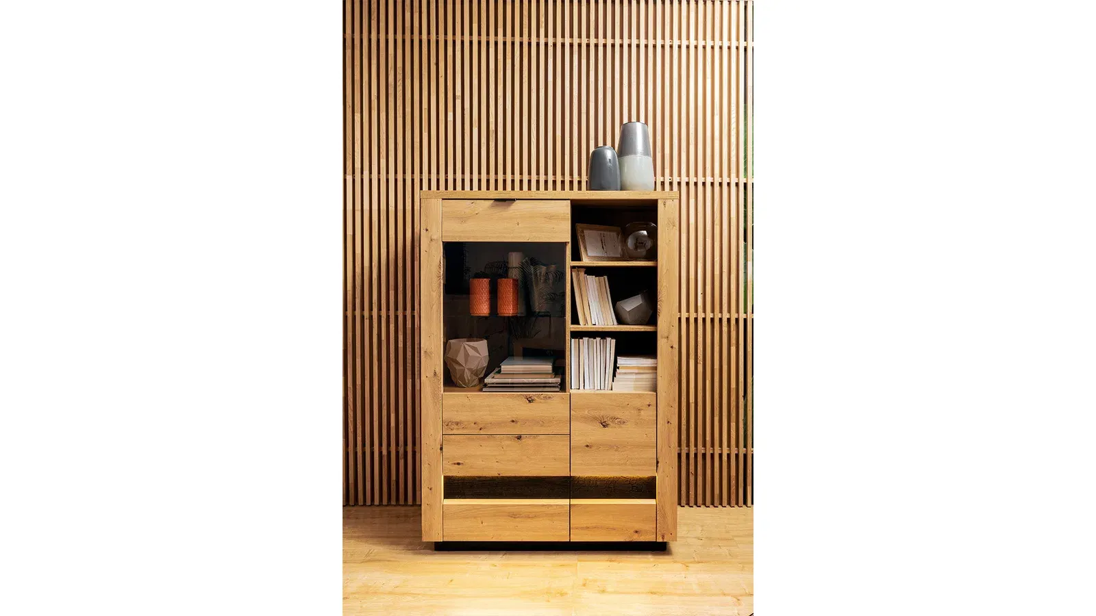 Vitrina Ostia s 2 vratima i 2 ladicama hrast artisan — bočni prikaz