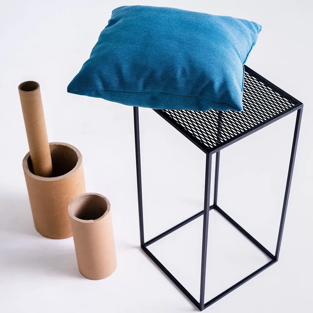 Klub stol MATRIX metal 30 – crna — bočni prikaz