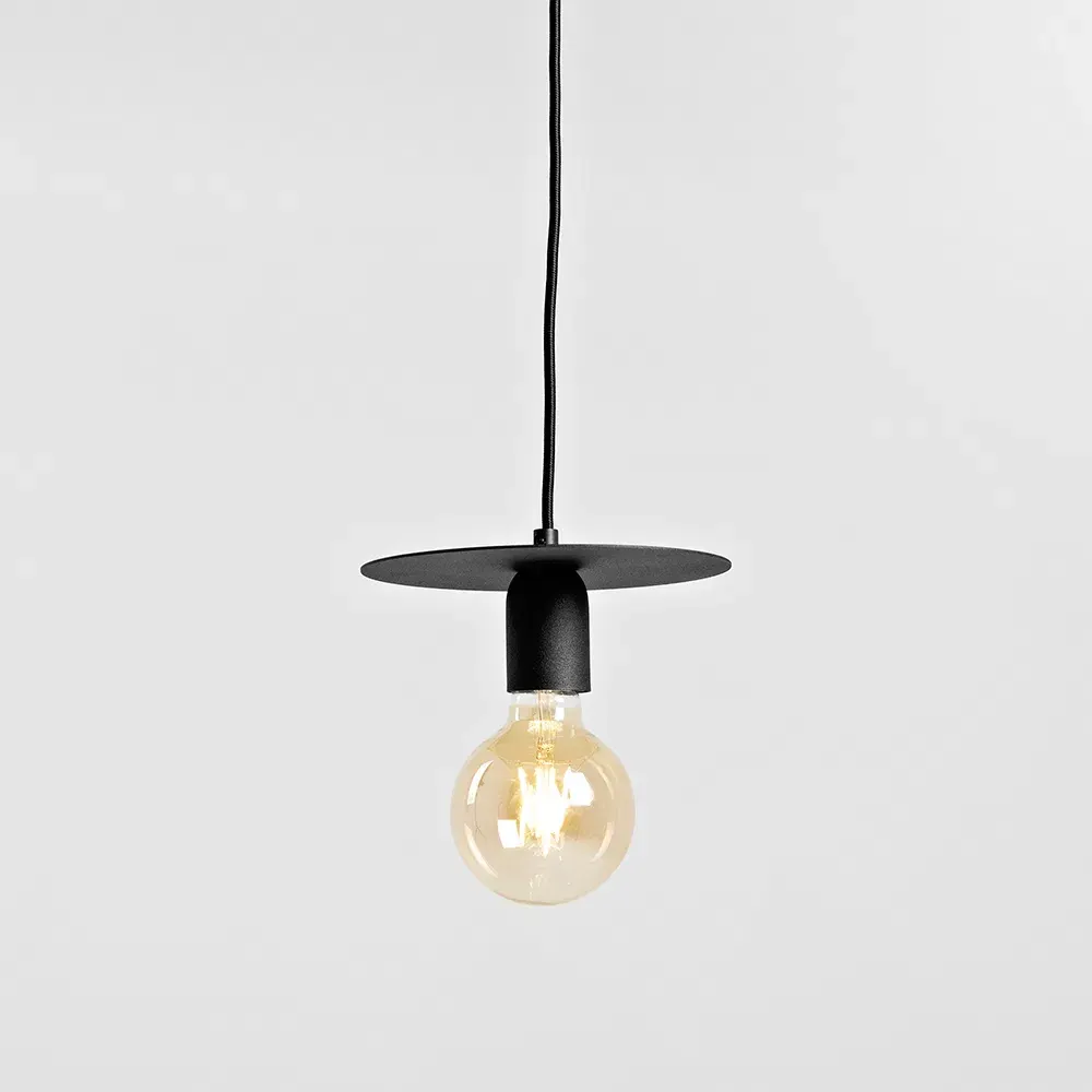 Viseća lampa SKIVAS S – crna — bočni prikaz