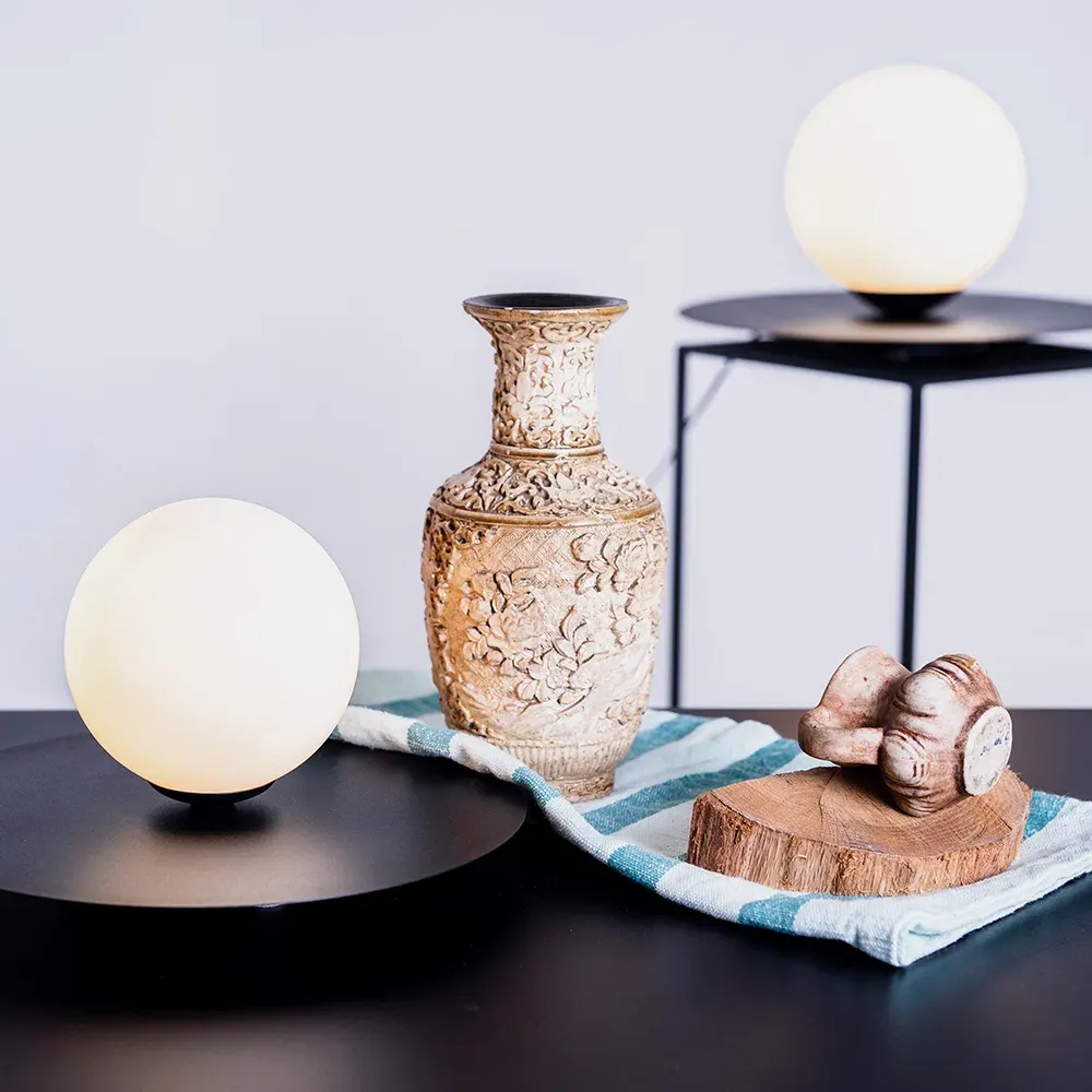 Stol lampa SKIVA BALL S – crna — stražnji prikaz