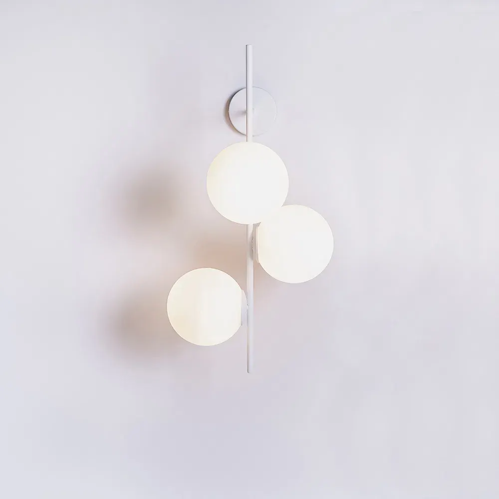 Zidna lampa BOBLER 1connect – bijela — bočni prikaz