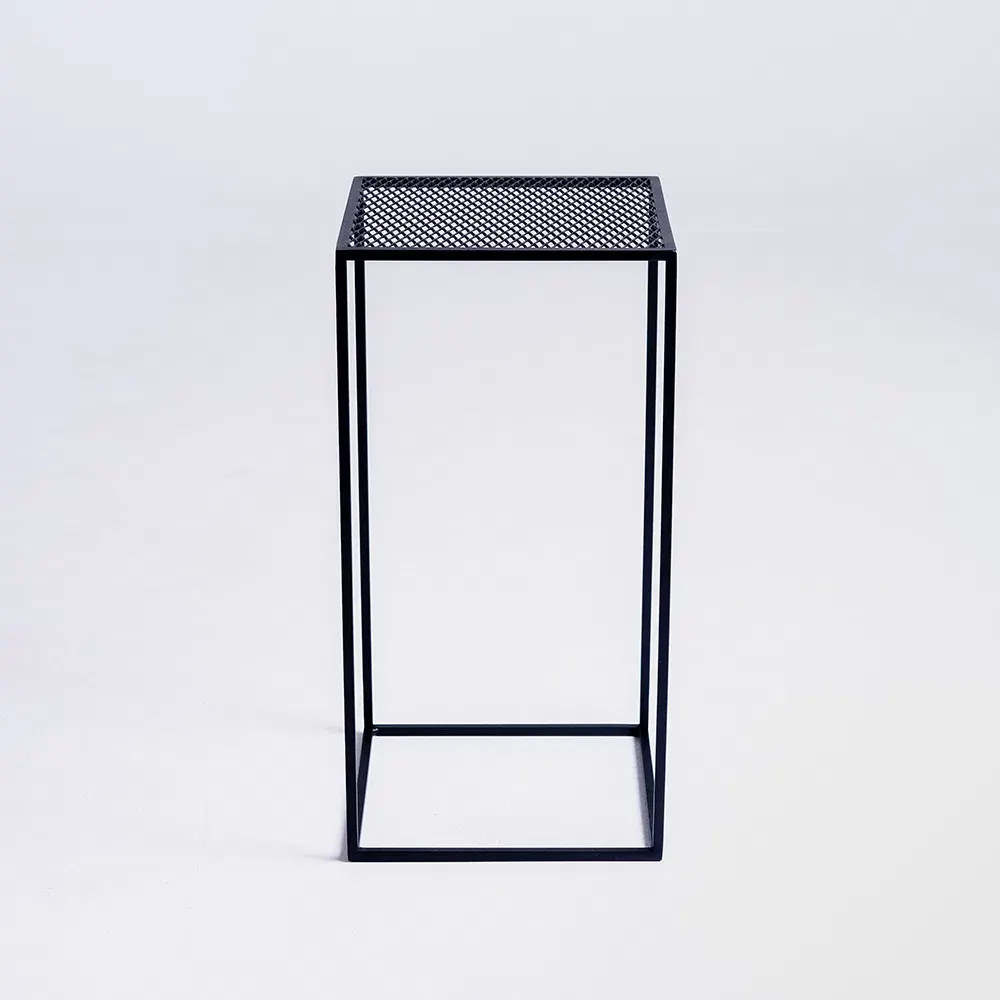 Klub stol MATRIX metal 30 – crna — detalj