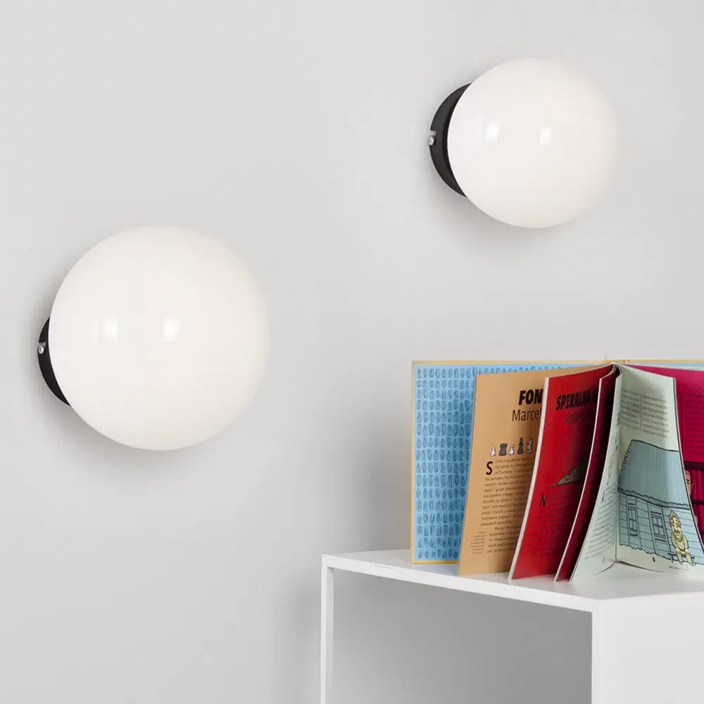 Zidna lampa MANEN M, crna — detalj