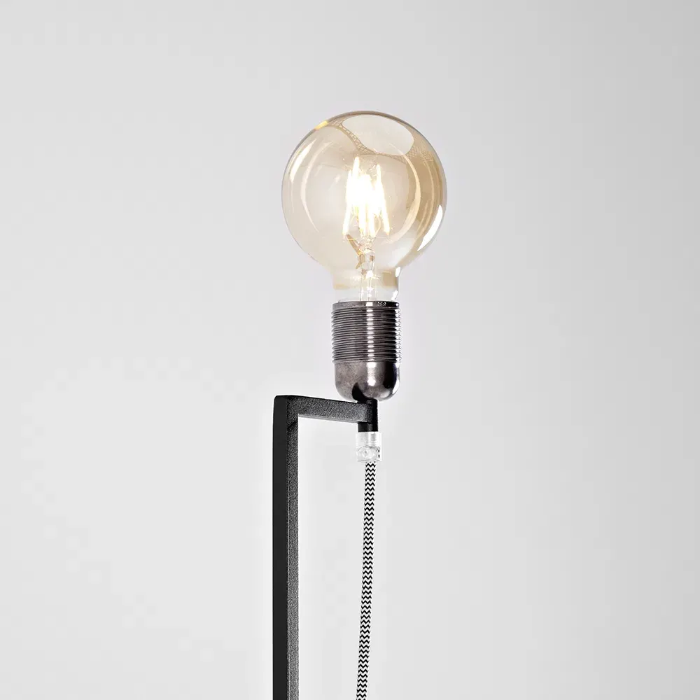 Podna lampa STRANG FLOOR – crna — bočni prikaz