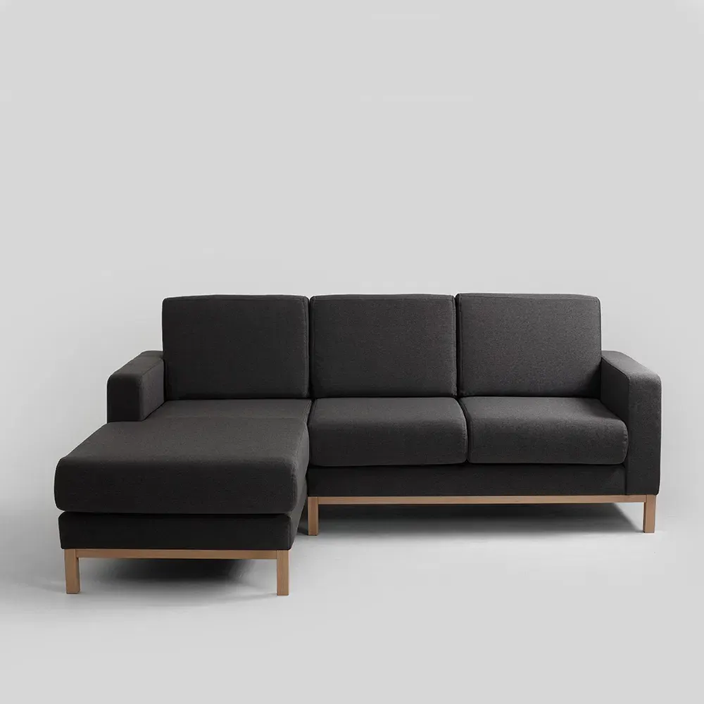 Dvosjed kutna lijeva sofa, SCANDIC, Carbon, prirodni — lifestyle prikaz