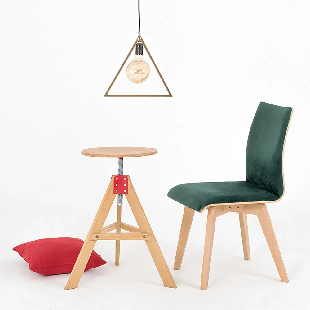 Stolica ROEN – bottle zelena — lifestyle prikaz