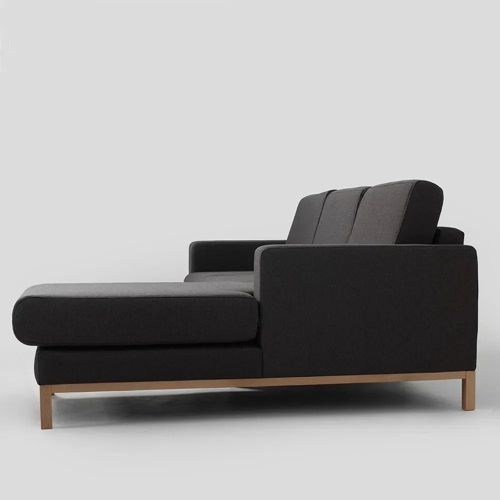 Dvosjed kutna desna sofa SCANDIC, Carbon, prirodni — lifestyle prikaz
