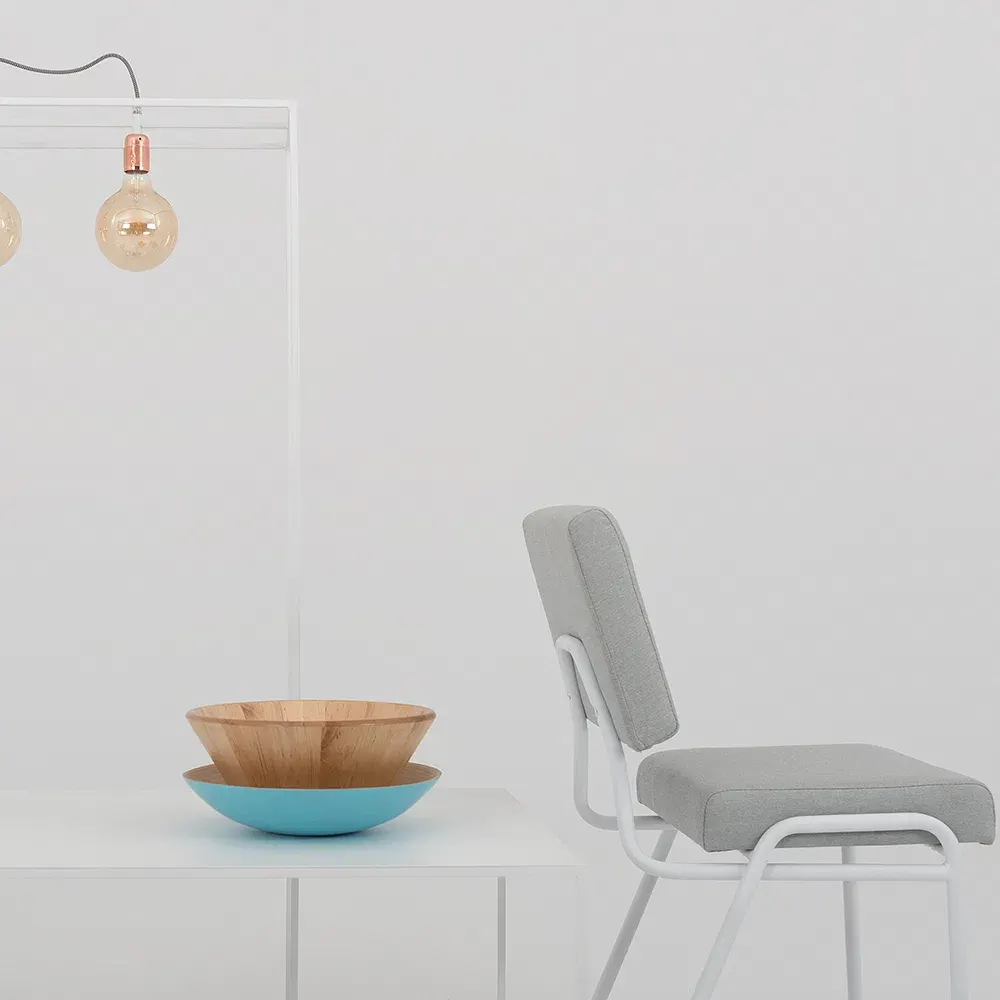 Stolica SIMPLE – platinum, bijela — detalj