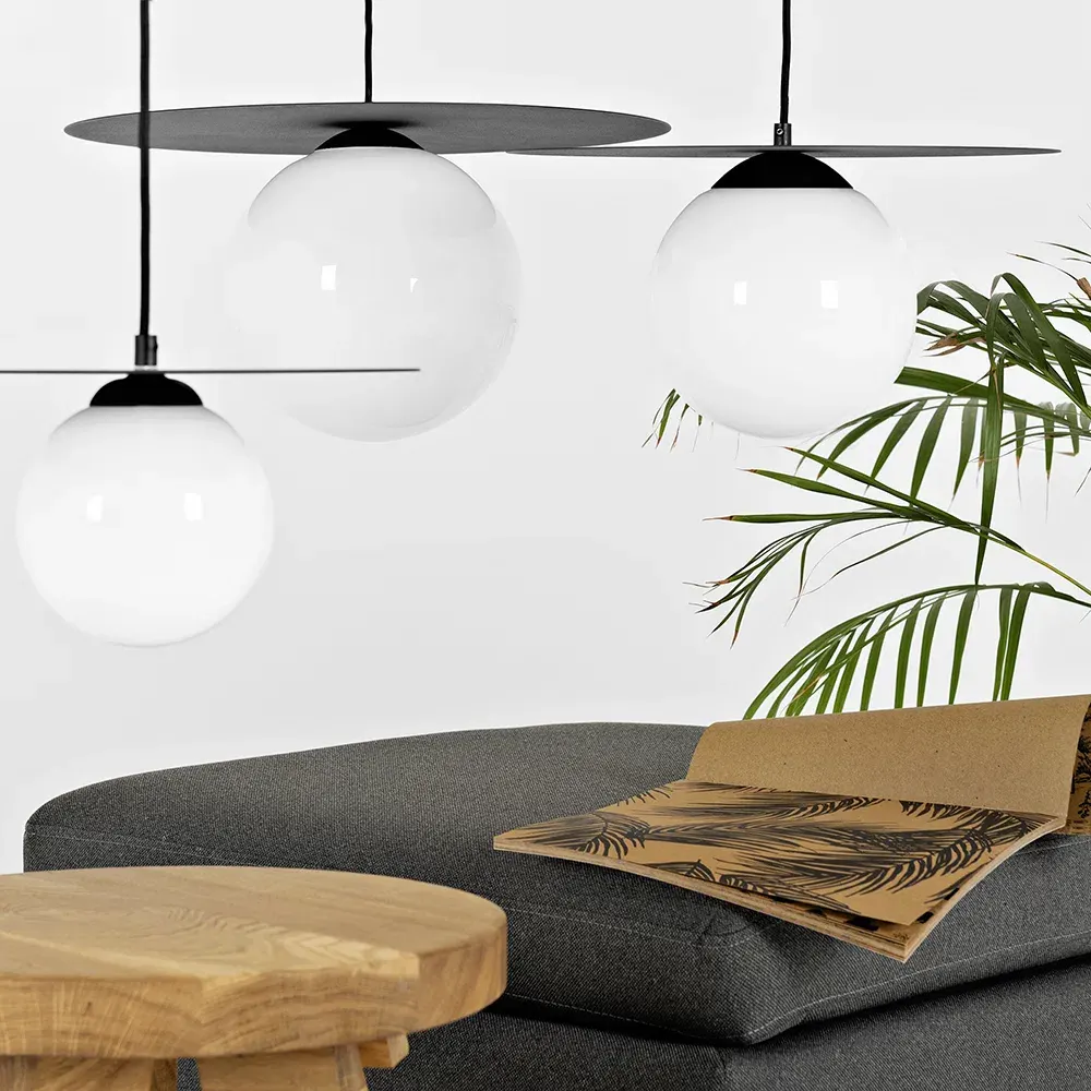 Viseća lampa SKIVA BALL S — lifestyle prikaz