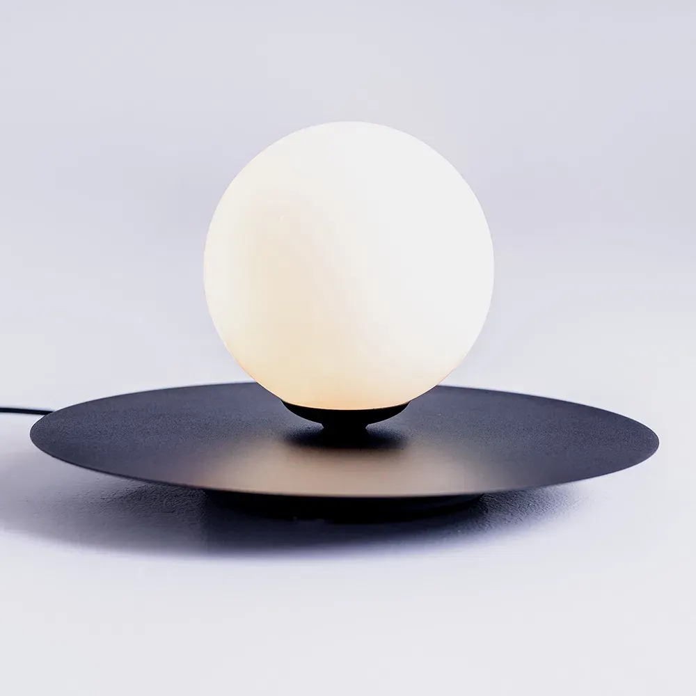 Stol lampa SKIVA BALL S – crna — lifestyle prikaz