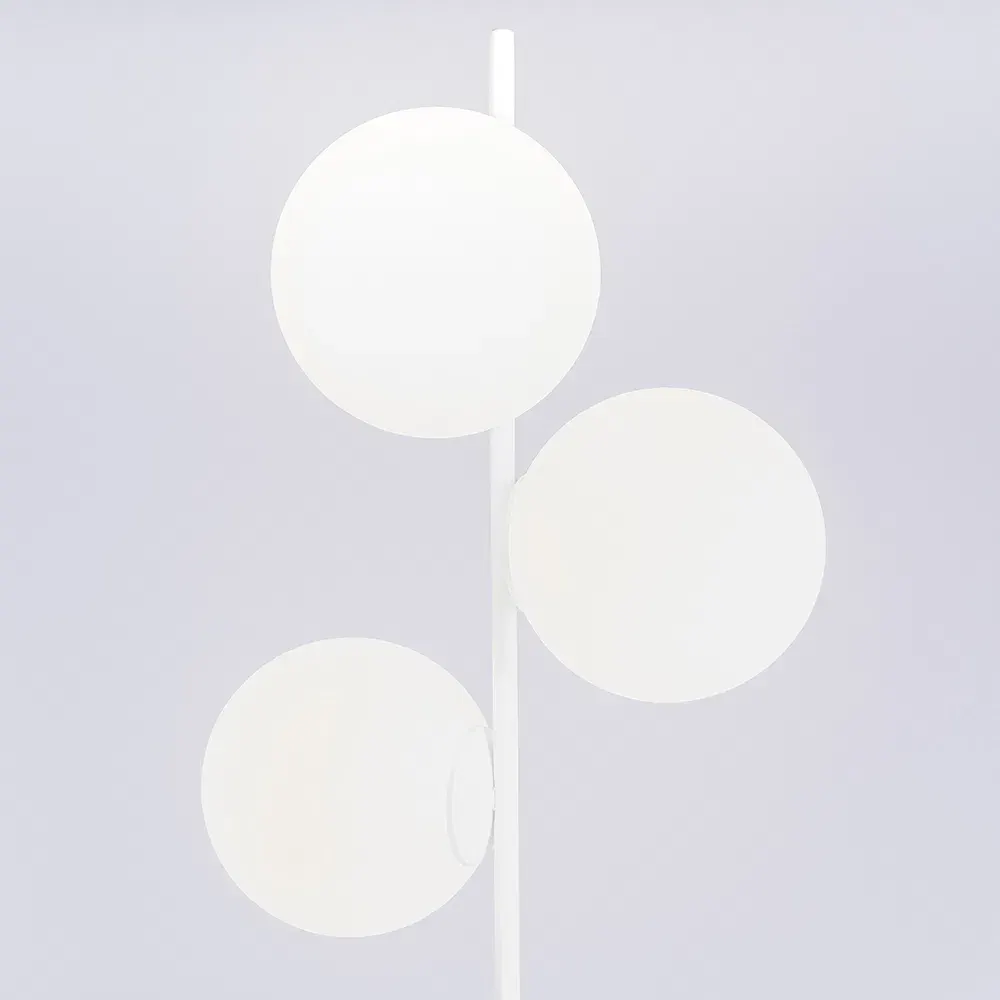 Podna lampa BOBLER – bijela — lifestyle prikaz
