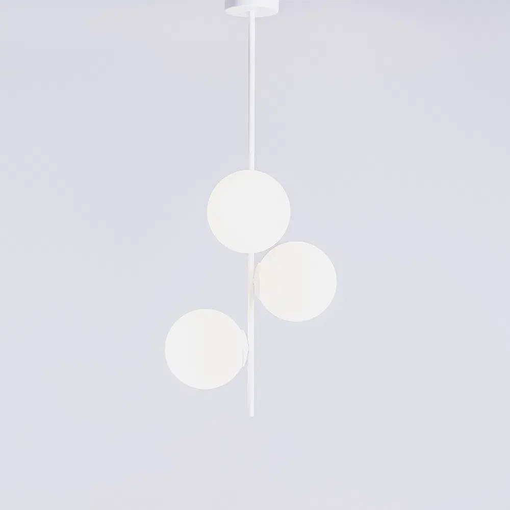 Viseća lampa BOBLER okomita – bijela — lifestyle prikaz