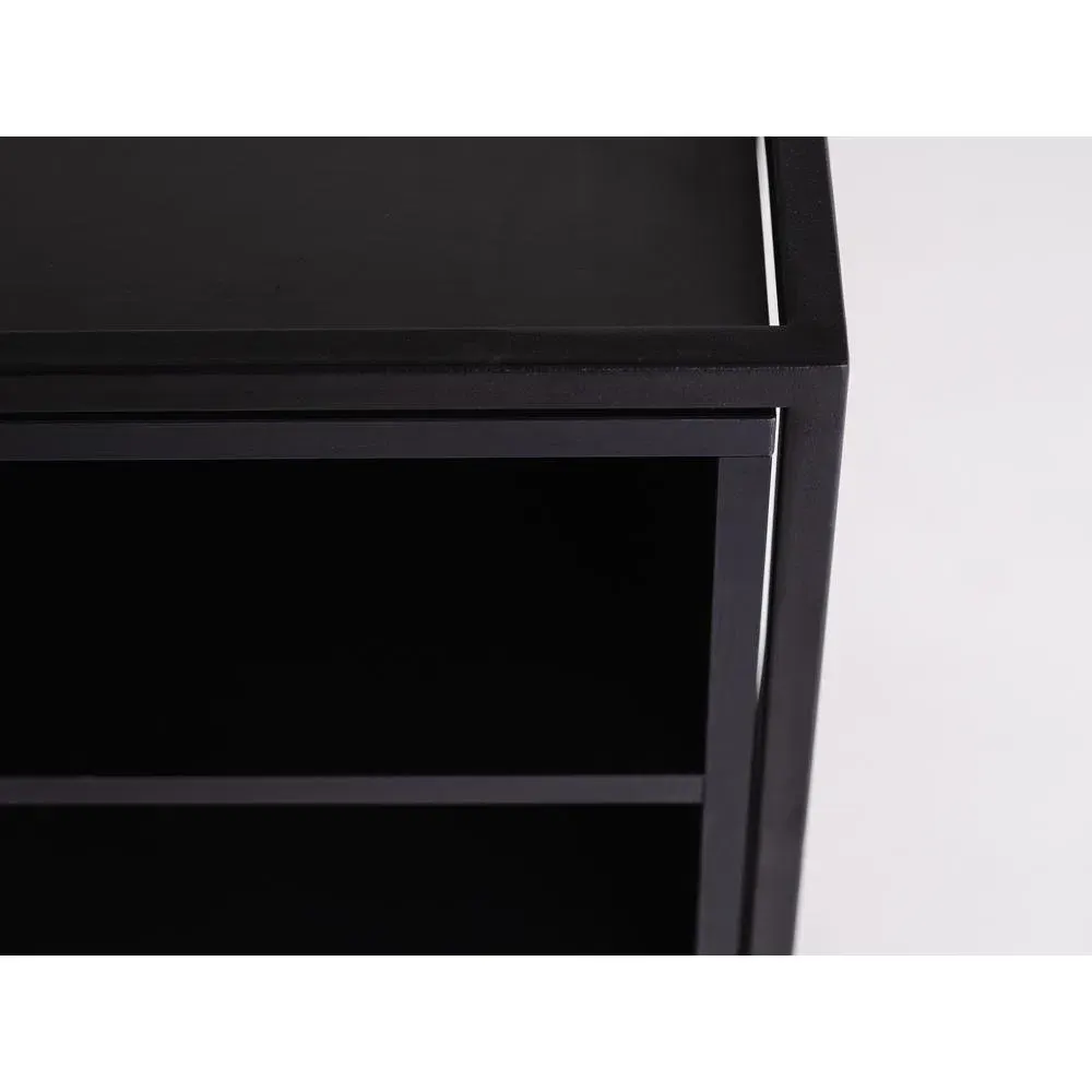 Regal SKAP crna 1R1 polica — lifestyle prikaz