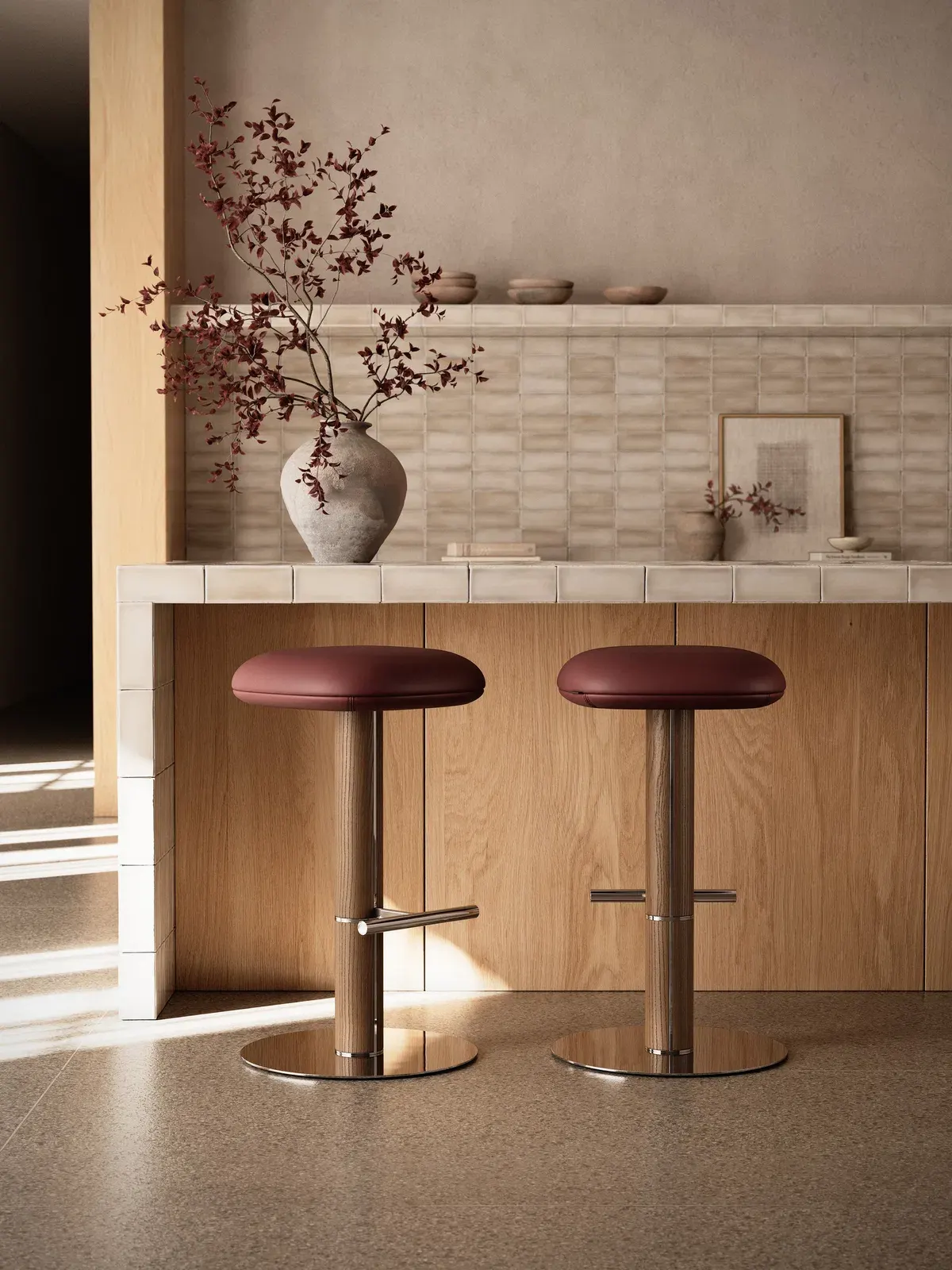 Barska stolica Hiro drvena — lifestyle prikaz