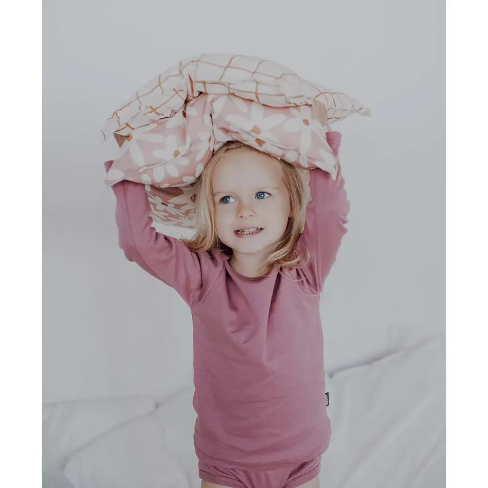 Set Posteljine Blush Daisies Roza M — lifestyle prikaz