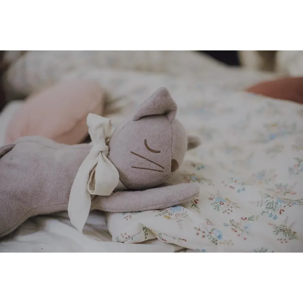 Mekana Igračka Little Cottage Dreams Bež Maca — slika 18