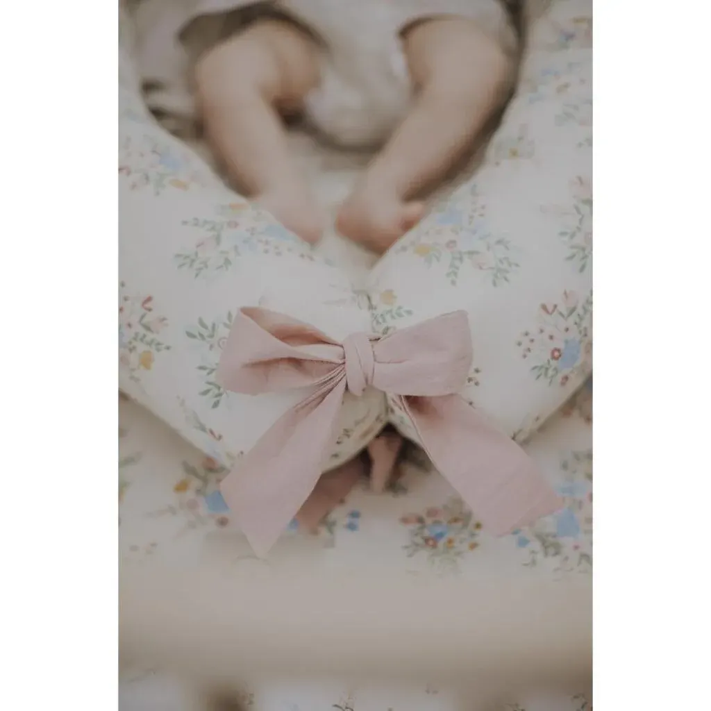 Gnijezdo za Bebe Blooming Meadow Višebojno — bočni prikaz