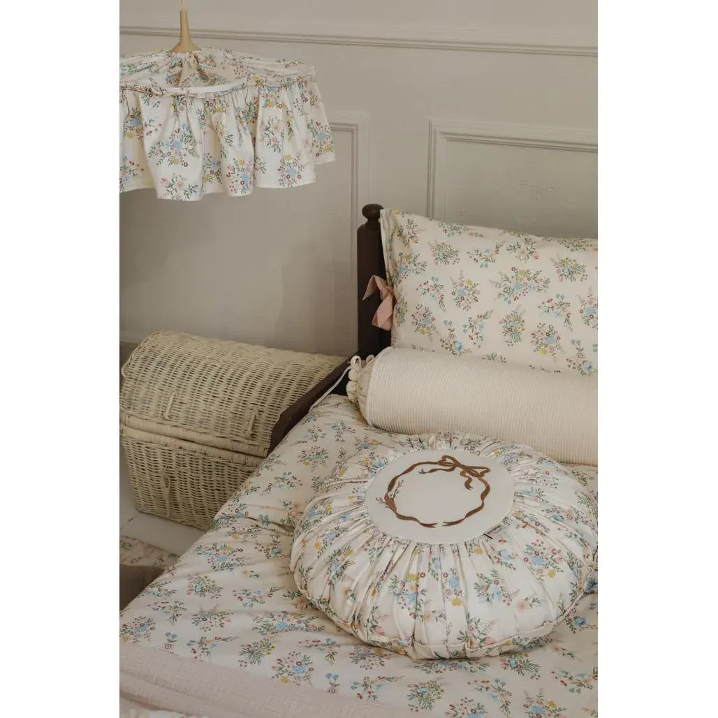 Dekoracija Blooming Meadow Višebojna — lifestyle prikaz