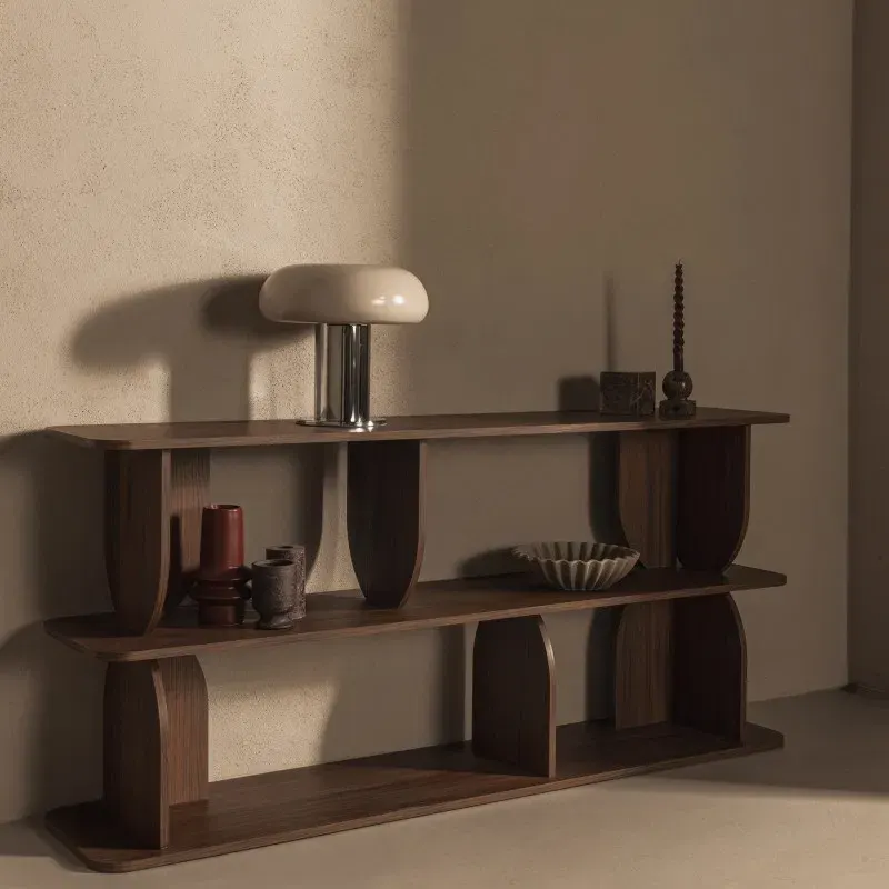 Polica Llok Warmia, orah — detalj