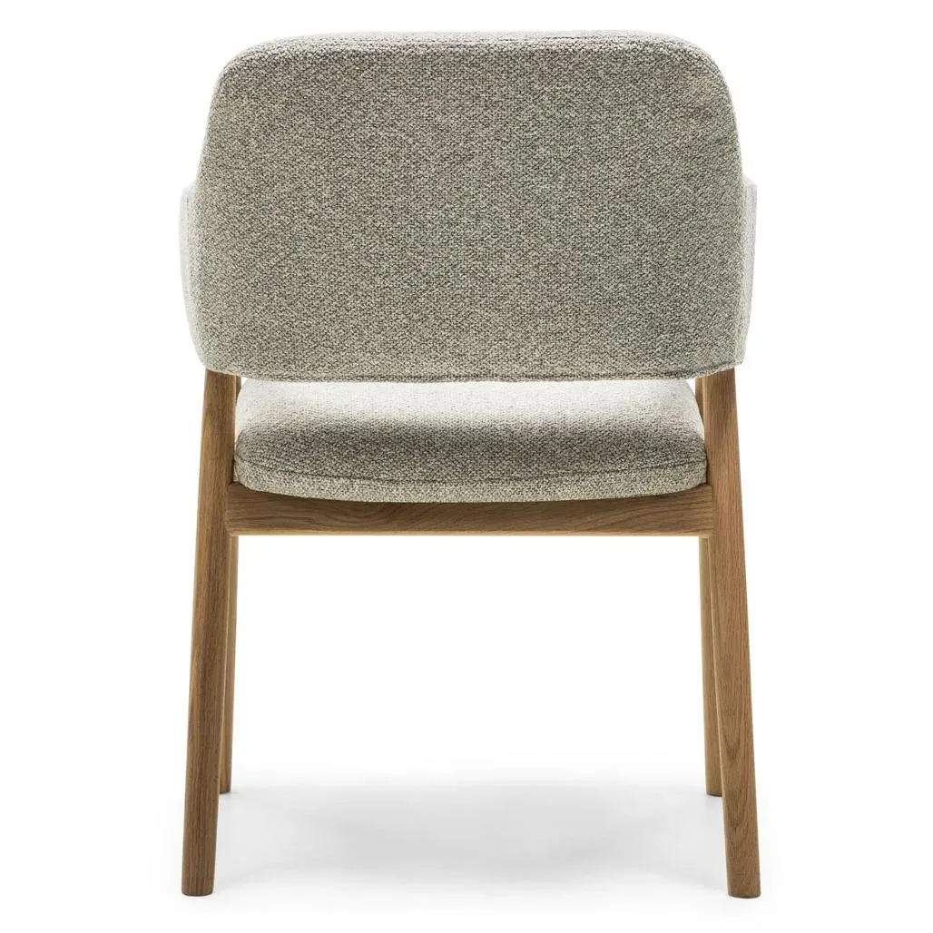 Tapecirana stolica Lora, svijetlo siva — lifestyle prikaz