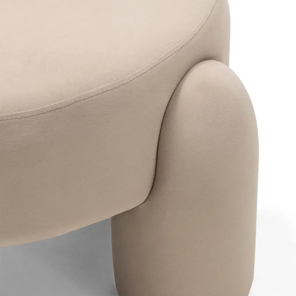 Fotelja Lucca, svijetlo bež — detalj