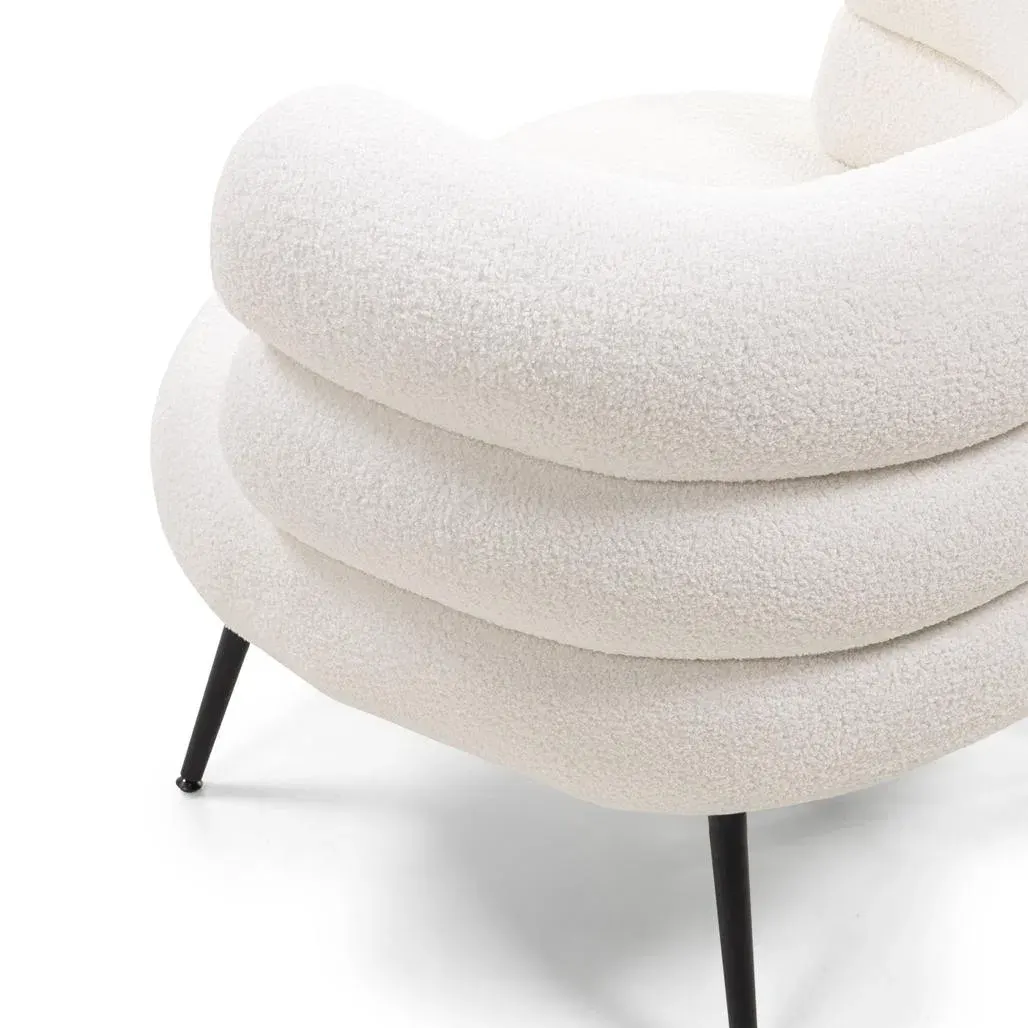 Tapecirani naslonjač Magnifique, krem — lifestyle prikaz
