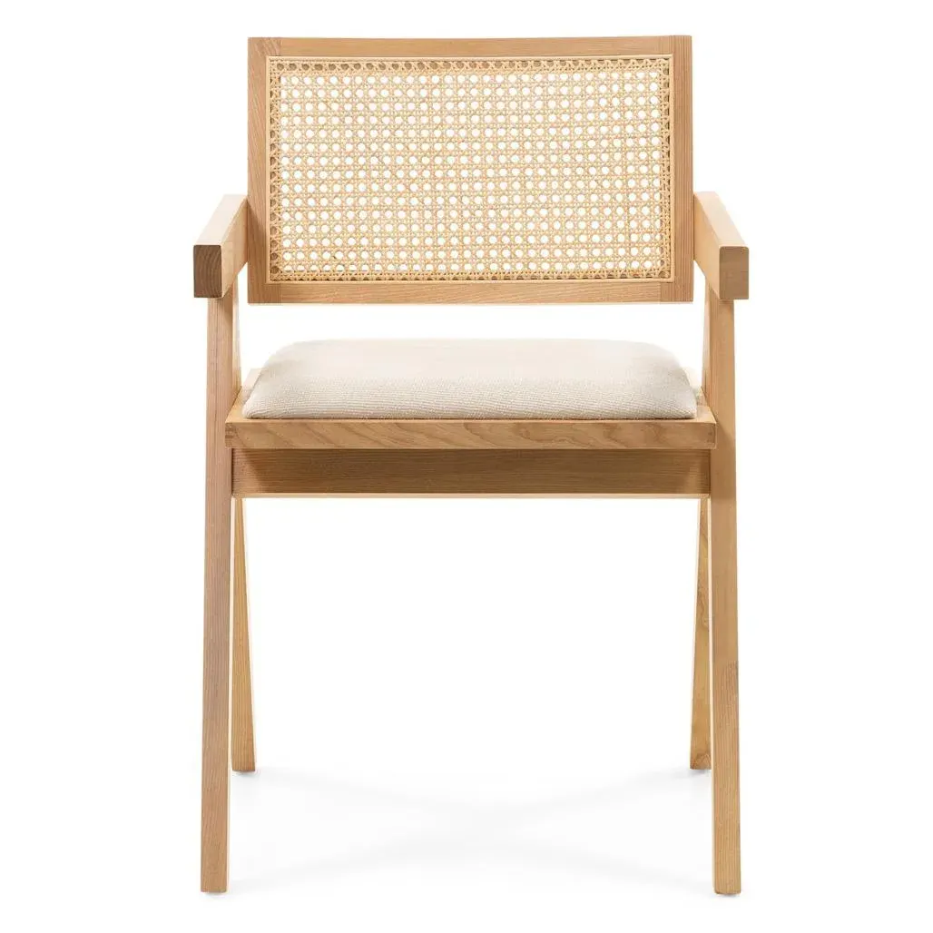 Stolica Rene, prirodno drvo — lifestyle prikaz