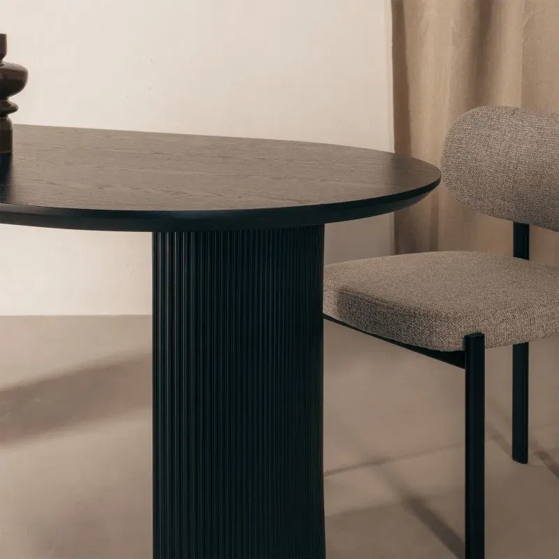 Blagovaonski stol Rizio Black, crna — detalj