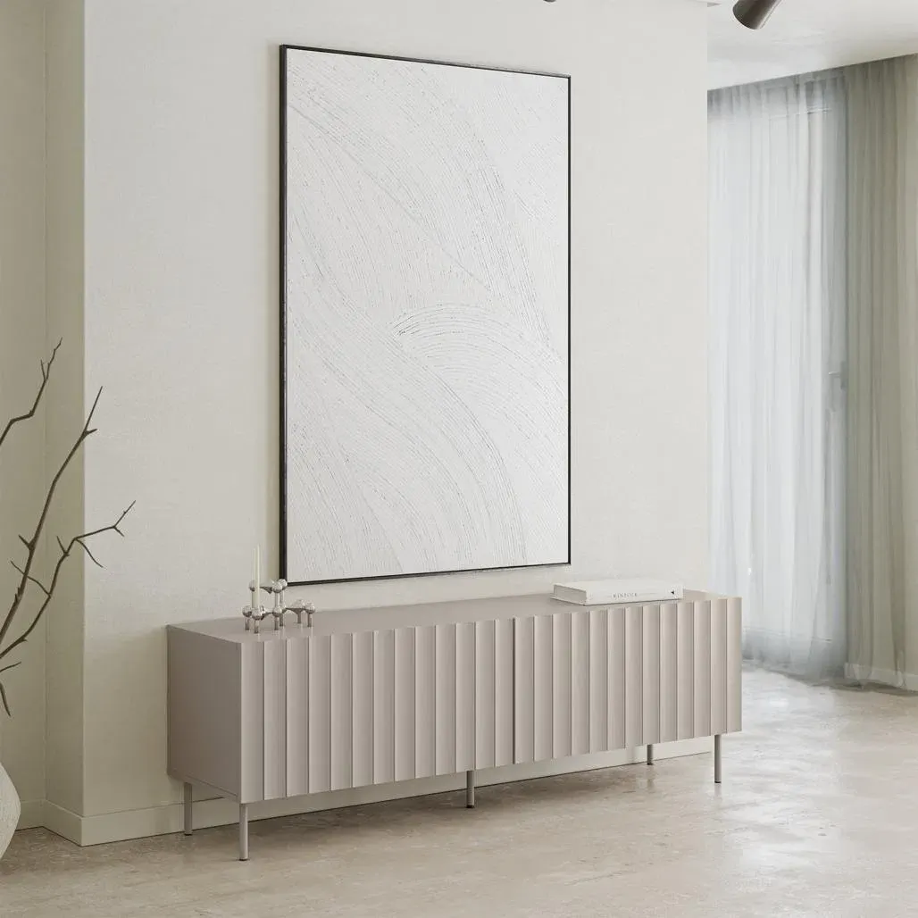 Tv komoda Tirami, svijetlo bež — lifestyle prikaz