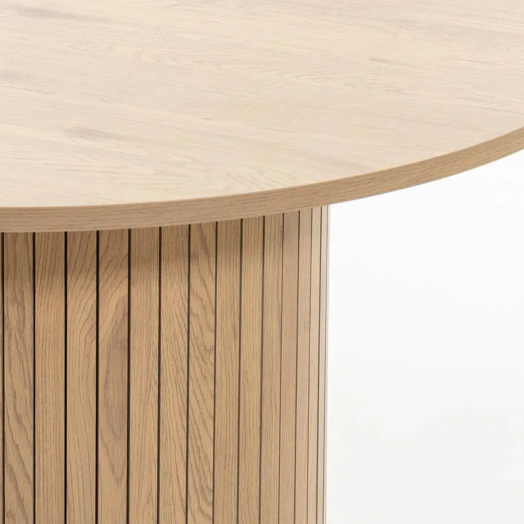 Blagovaonski stol Unanime, prirodno drvo — detalj