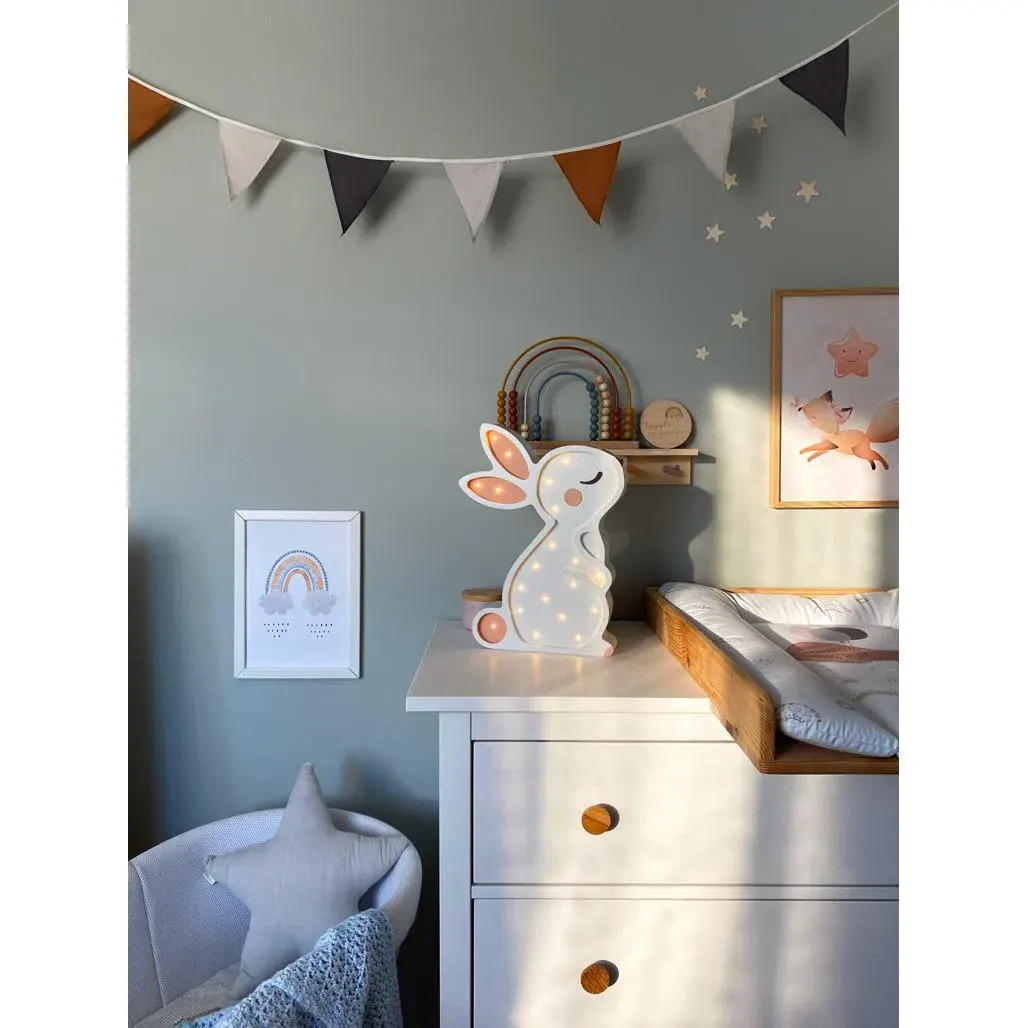 Dječja lampa Bunny bijela — lifestyle prikaz