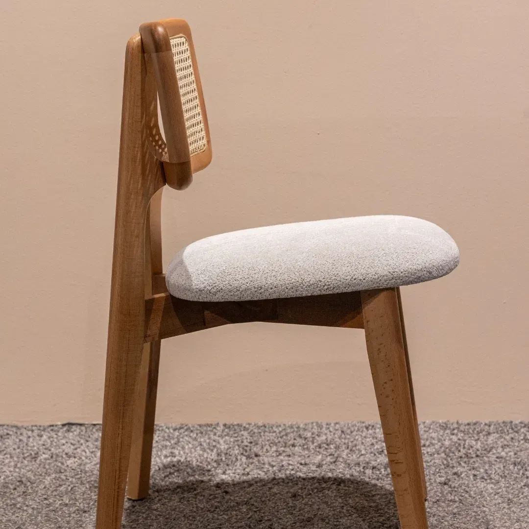 Stolica Pelit — detalj