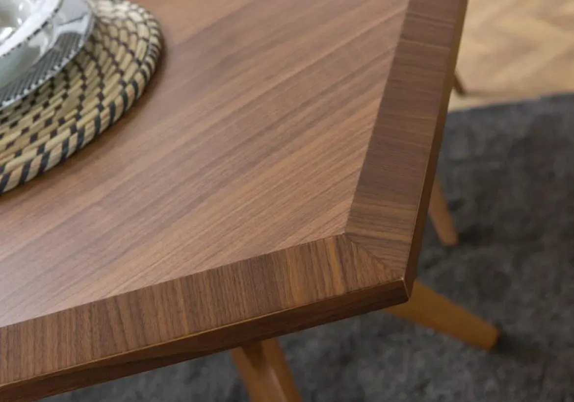 Blagovaonski stol Aden — detalj