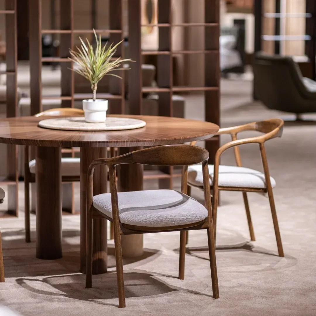 Blagovaonski stol Glamour — lifestyle prikaz
