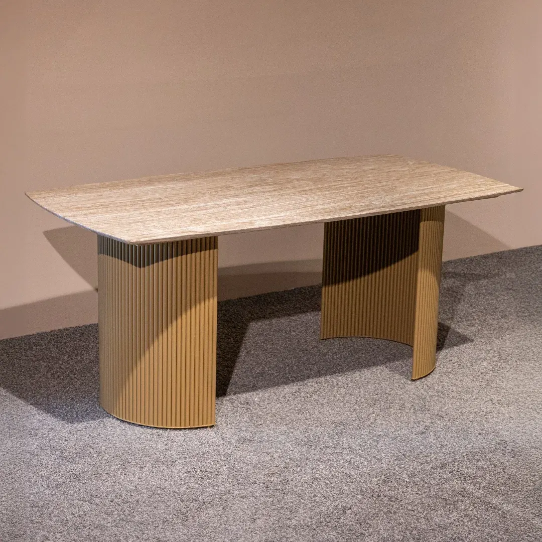 Blagovaonski Sto Traventino — lifestyle prikaz