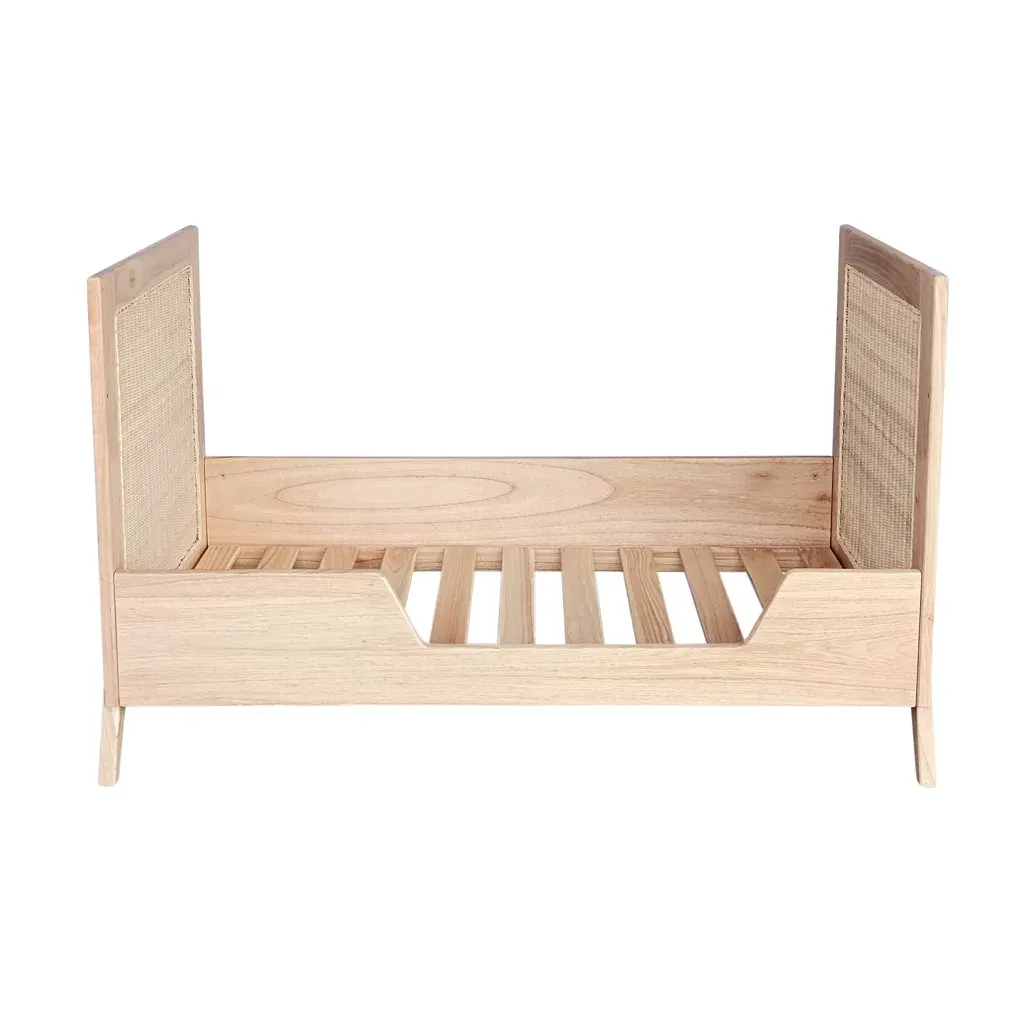 Marélia drvo dječji krevetić 60×120 – prirodni — lifestyle prikaz