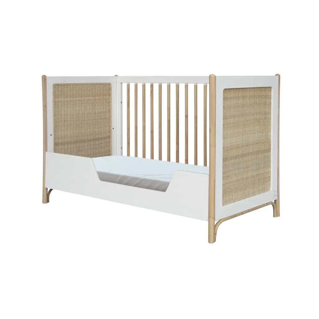 Océania ratan evolutivni dječji krevetić 60×120 – snijeg — lifestyle prikaz