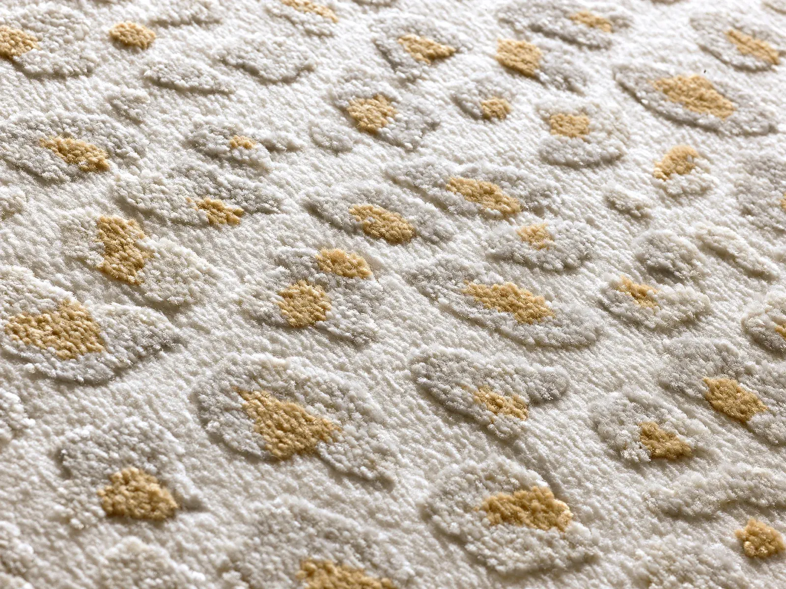 Tepih AMARA 13001 srebrna, 080×150 cm — stražnji prikaz