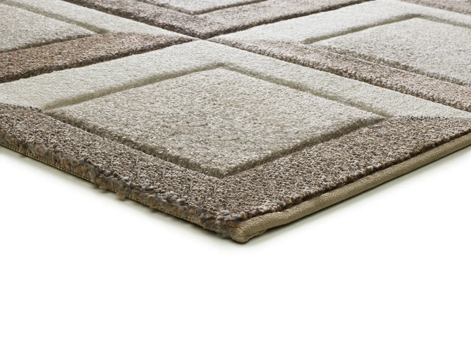 Tepih BADET 40504 smeđa, 080×150 cm — bočni prikaz