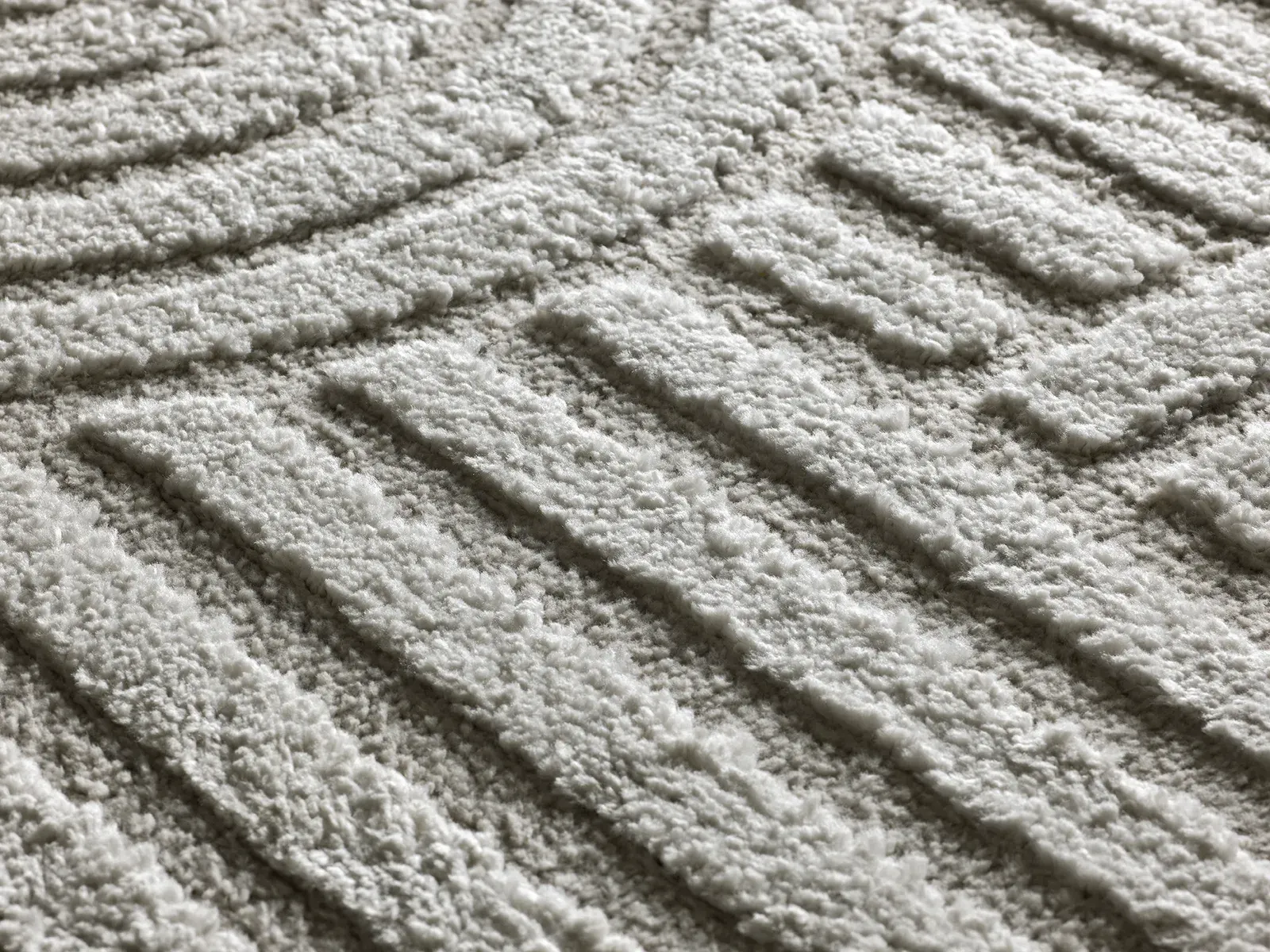 Tepih JUNO 54406 srebrna, 064×120 cm — stražnji prikaz